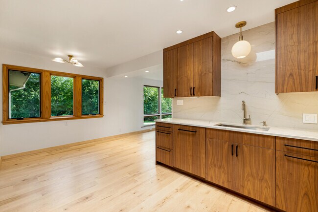Building Photo - 9200 N Tennyson Dr