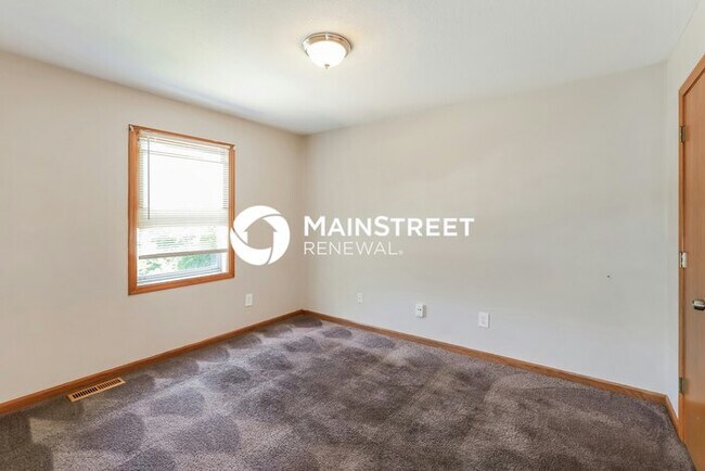 Building Photo - 4 Bedroom Pet-Friendly Home in Lee's Summit, MO with Main Street Renewal