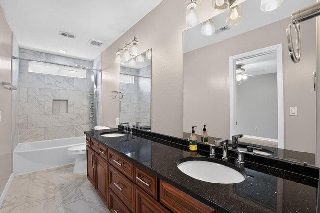 Building Photo - 402 Sandy Ridge Cir