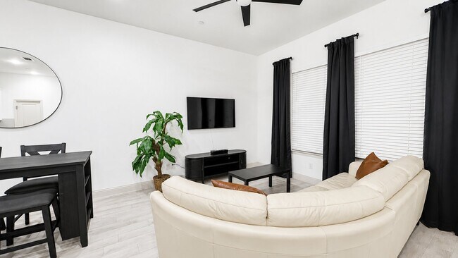 Building Photo - 6137 Blythe Dr