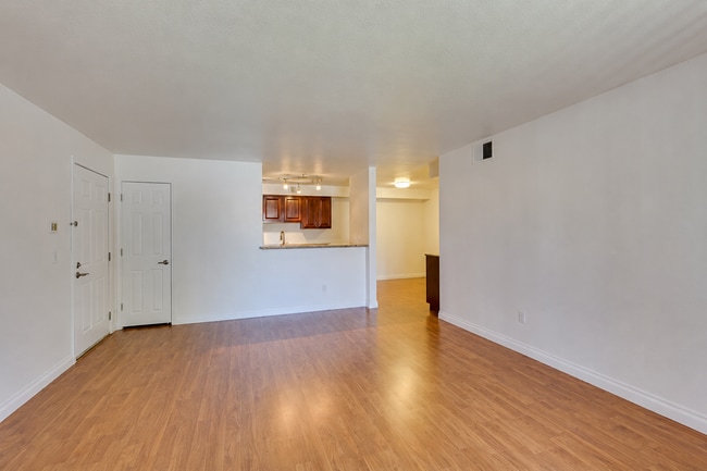 Building Photo - 2606 S Durango Dr