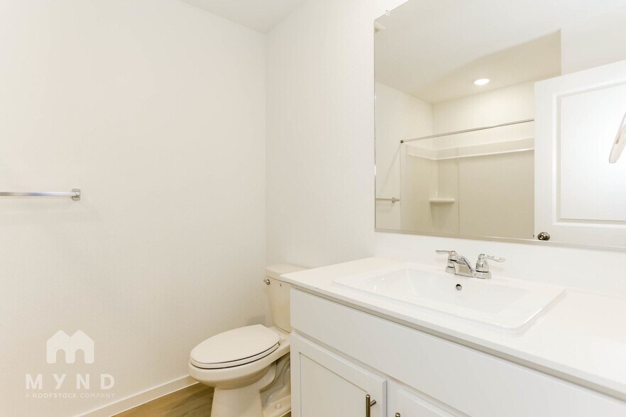 Building Photo - 2733 Mistwood Dr