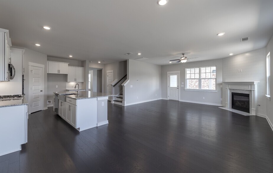 Building Photo - 832 Rockwell Dr