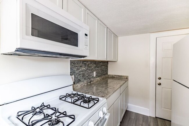 Building Photo - 2878 Indianola Ave