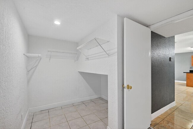 Building Photo - 320 Woodland Rd