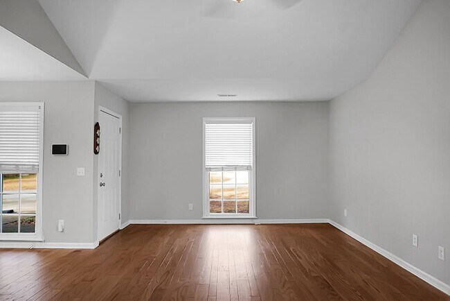 Building Photo - **$500 Off First Months Rent** Charming 3 Bedroom 2 bathroom ready for you to call home!