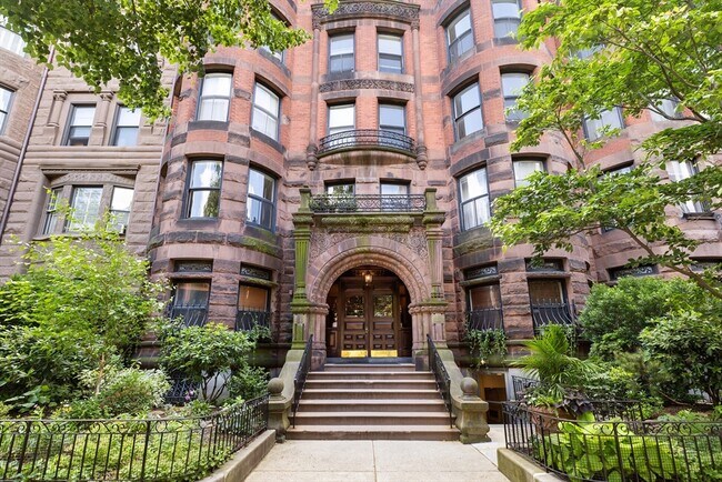 Building Photo - 259 Beacon St