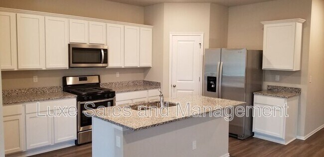 Building Photo - 3102 Debbie Ln