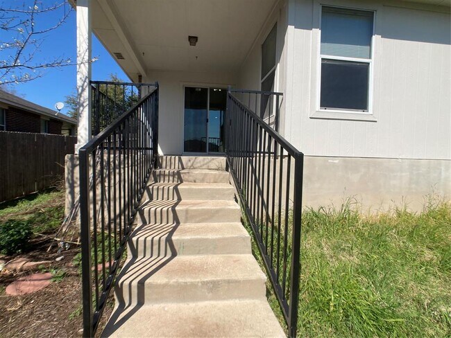 Building Photo - 1009 Grey Castle Dr