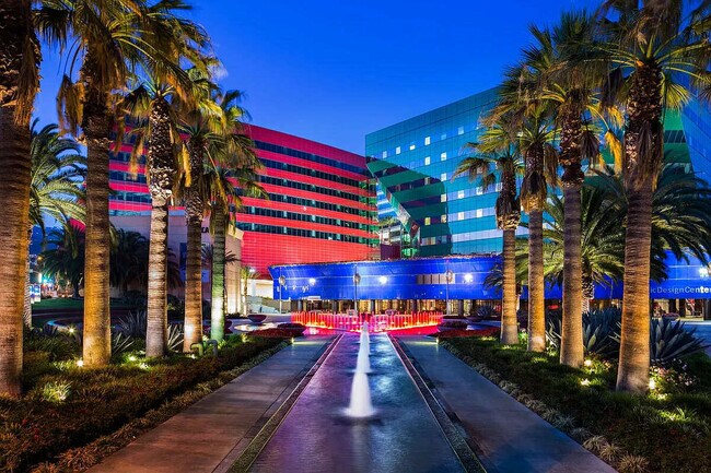 Building Photo - 540 N W Knoll Dr