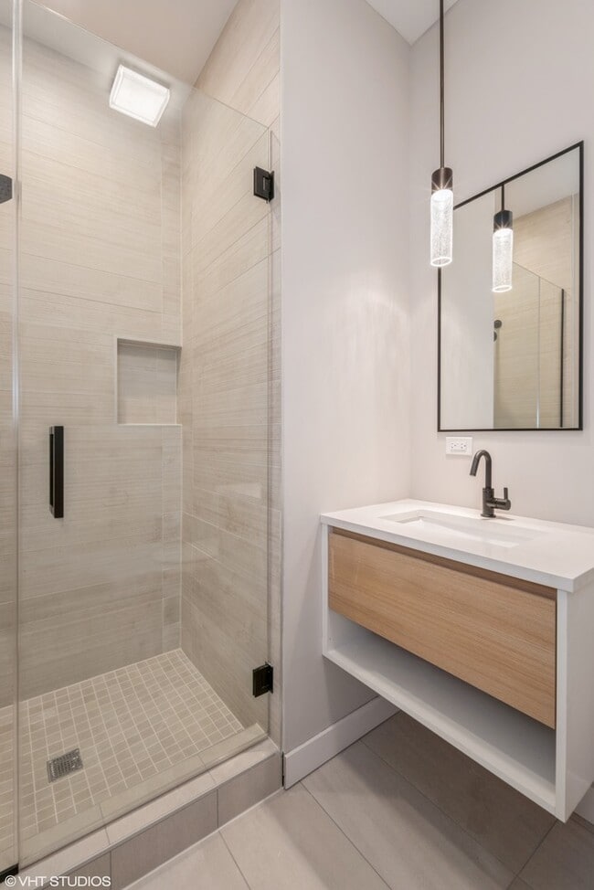 Building Photo - 4806 N Magnolia Ave