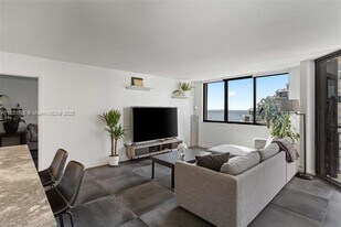 Building Photo - 540 Brickell Key Dr