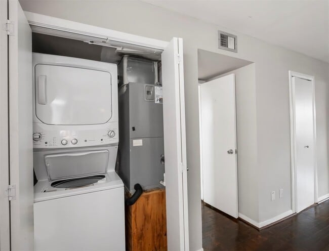 Building Photo - 309 Stratford St