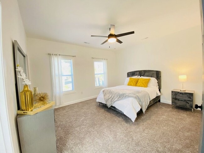 Building Photo - 326 2nd Ave