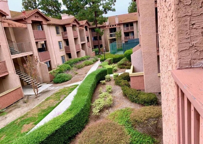 Building Photo - 12067 Alta Carmel Ct