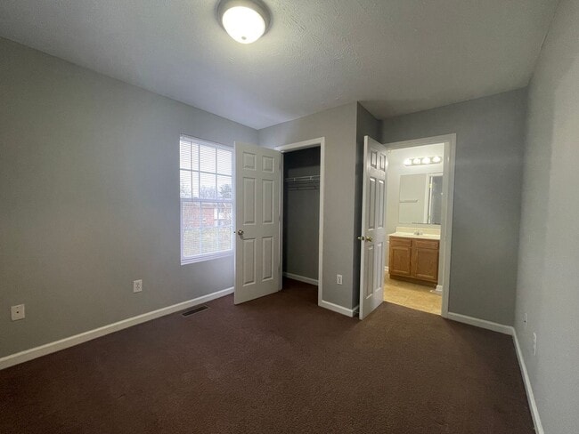 Building Photo - 1419/1421 Creekside