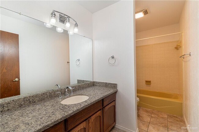 Building Photo - 19 Xanthisma Ave