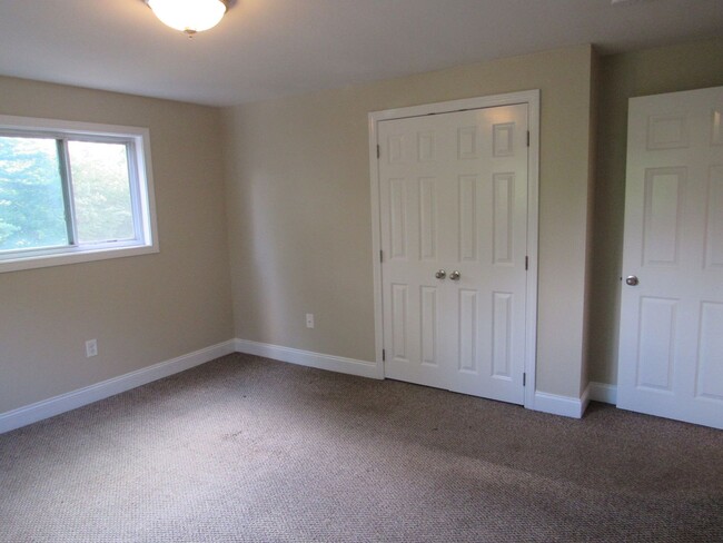 Building Photo - Londonderry 3 Bedroom Available NOW for Rent!