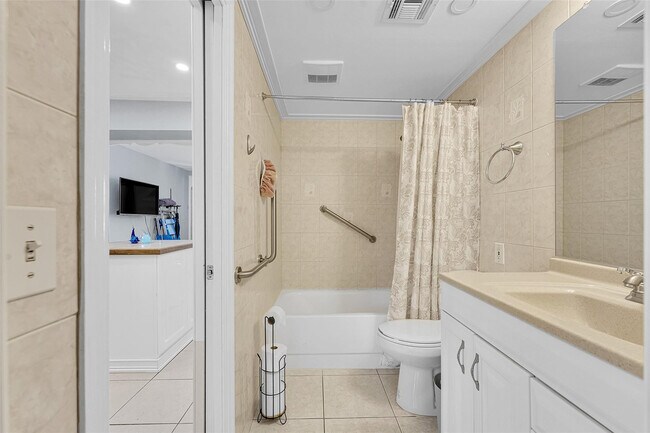 Building Photo - 4627 Bougainvilla Dr