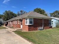 Building Photo - Charming 1-Bedroom Apartment in Cozy 4-Plex