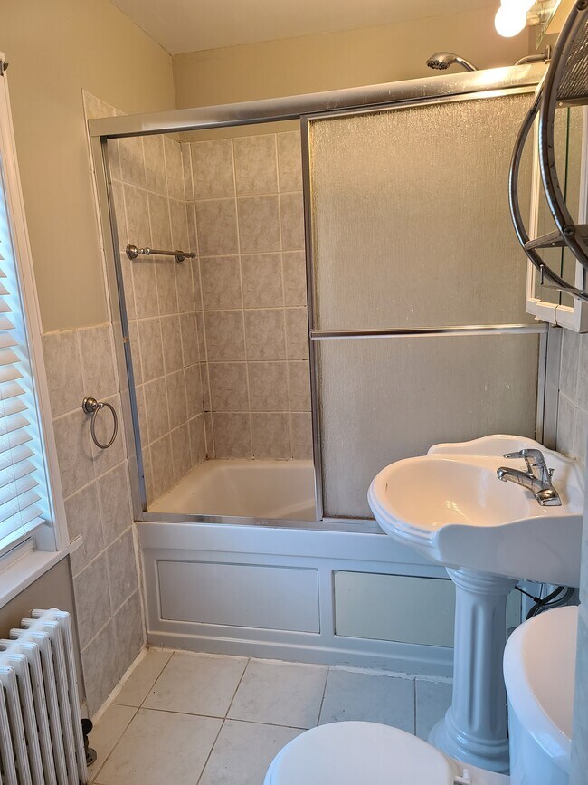 Building Photo - 422 Elmwood-1