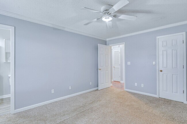 Building Photo - 3 Bedroom Dog Friendly Home For Rent Near St. B Area!
