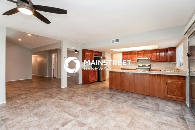Building Photo - 10213 N 51st Dr