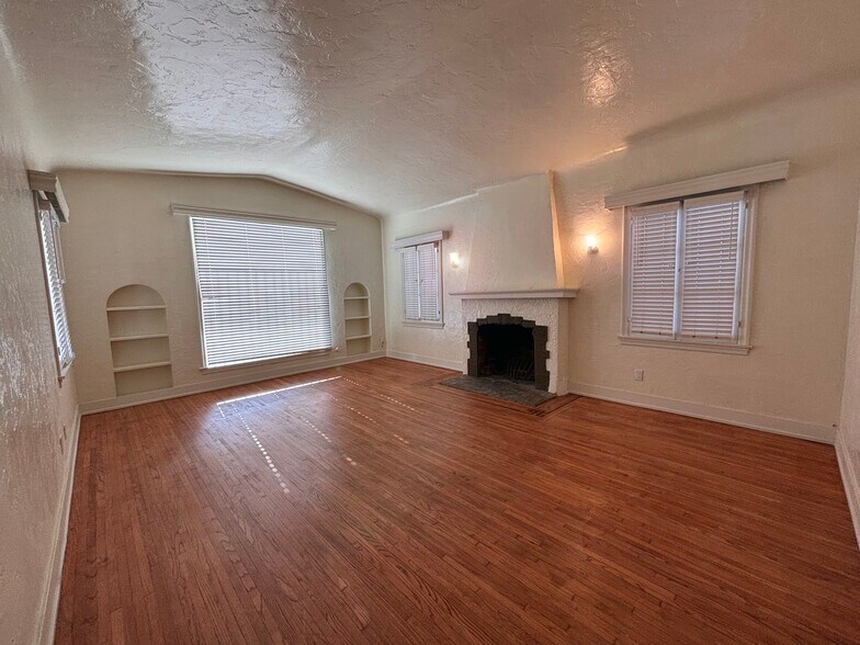 Building Photo - 7530 S Hobart Blvd