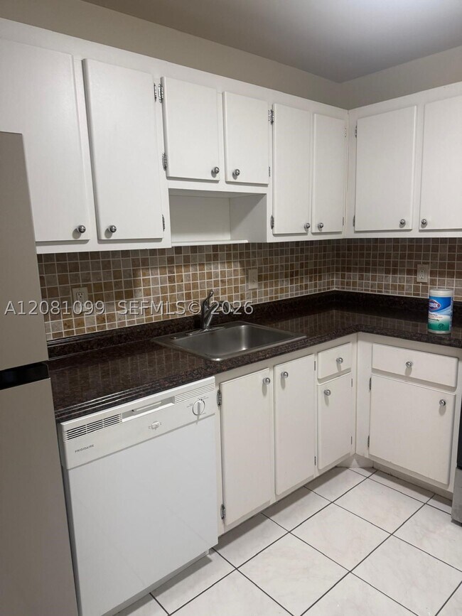 Building Photo - 1300 NE Miami Gardens Dr