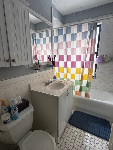 Building Photo - 4 Greenway Ct