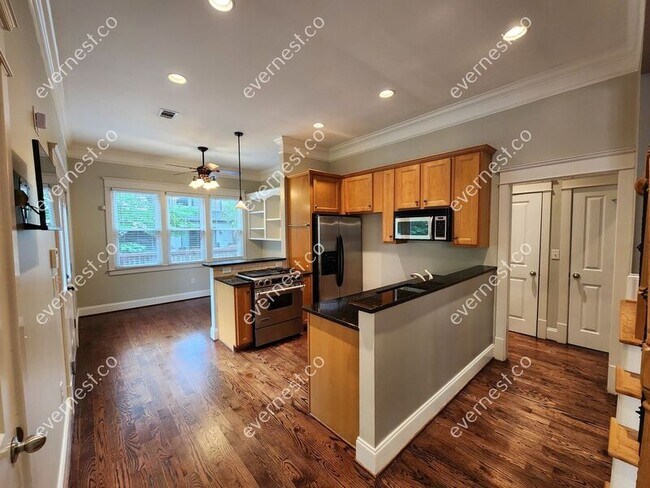 Building Photo - 219 Randolph St NE