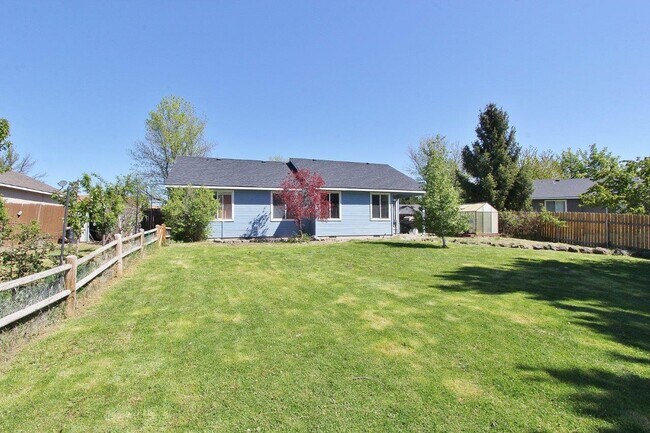 Building Photo - 1915 W Mulhuland Ct