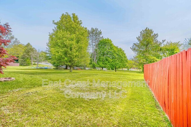 Building Photo - 403 Deer Hill Cir