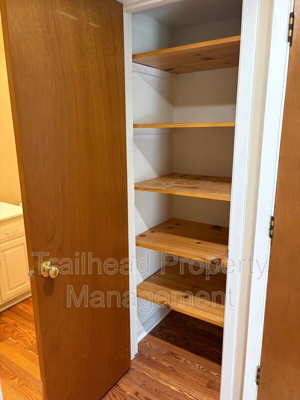 Building Photo - 5884 W 58th St