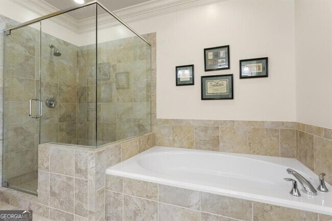 Building Photo - 807 Creekgarden Court