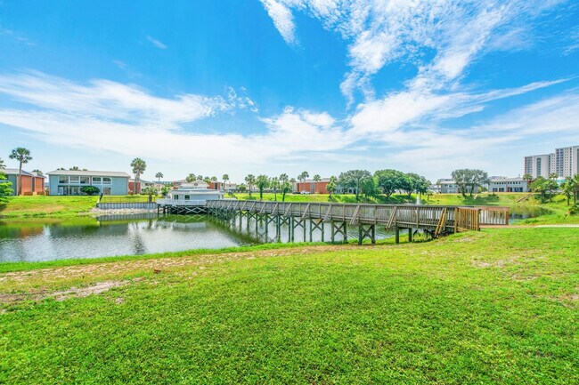 Building Photo - 4000 Gulf Terrace Dr