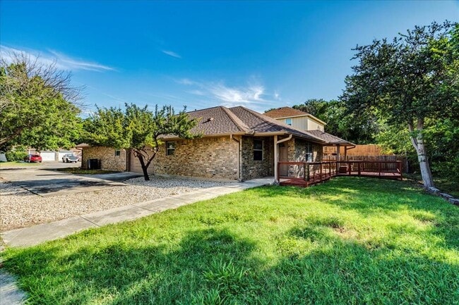 Building Photo - 1004 Misty Acres Dr