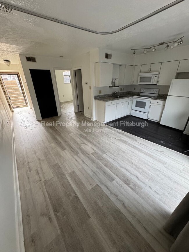 Building Photo - 3271 Niagara Square