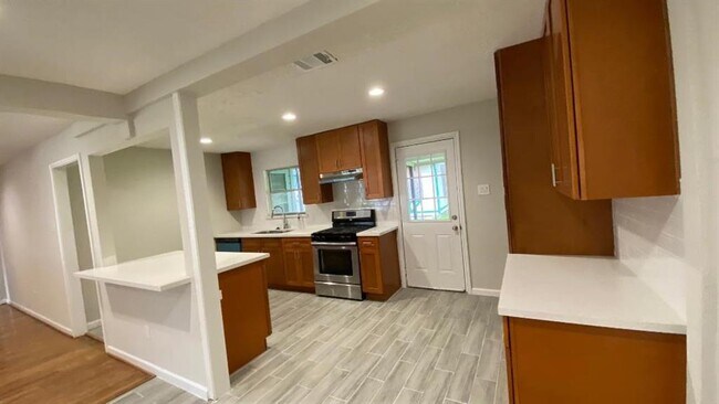 Building Photo - 2406 Rosemead Dr
