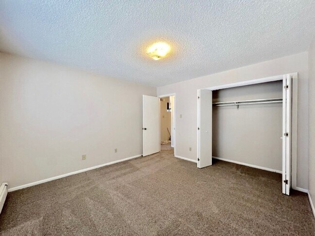 Building Photo - 6455 Yvonne Way