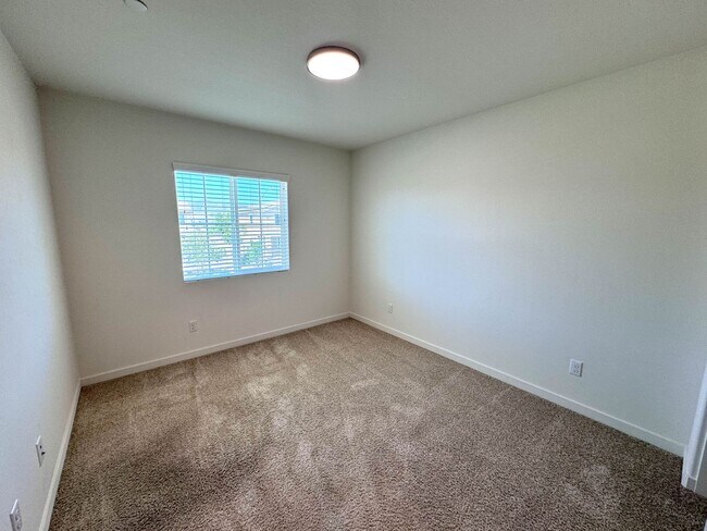 Building Photo - Stunning 4 bedroom 3 bathroom Murrieta hom...