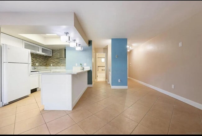 Building Photo - 7555 Linda Vista Rd