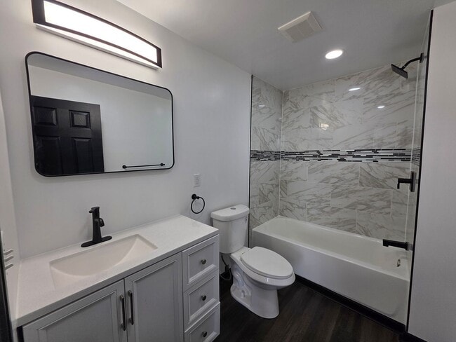 Building Photo - Fully Updated 2 bedroom 1 bathroom home for rent!