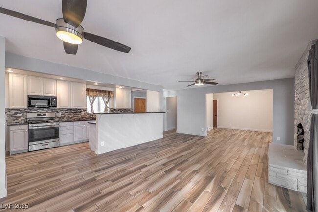 Building Photo - 3701 Pyramid Dr