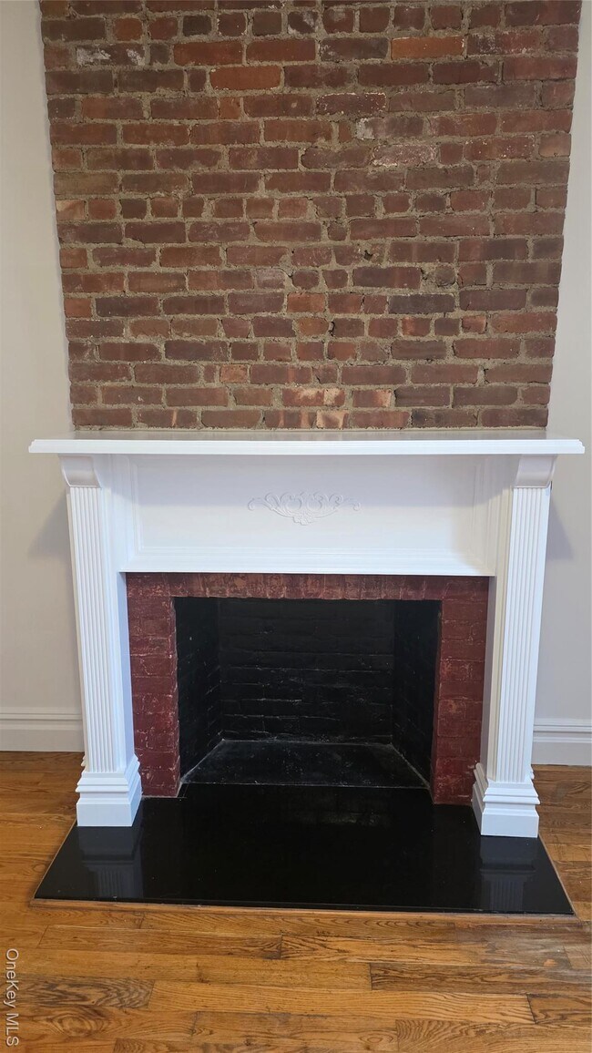 Building Photo - 3 Main St