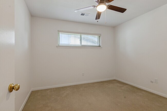 Building Photo - 5647 Lymbar Dr
