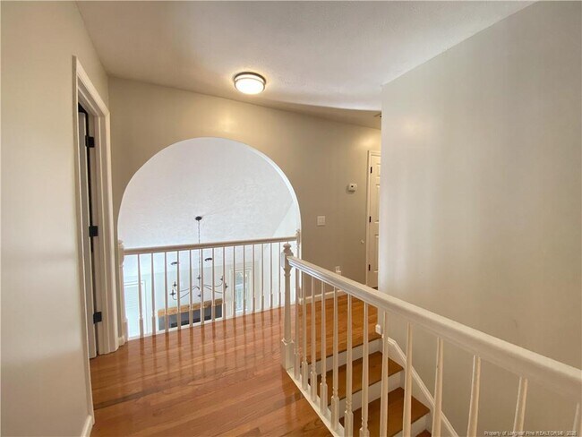 Building Photo - 462 Crown Point