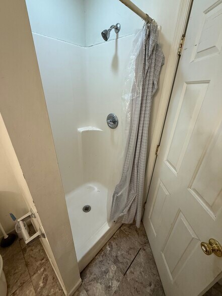 bathroom - 218 N Queen St