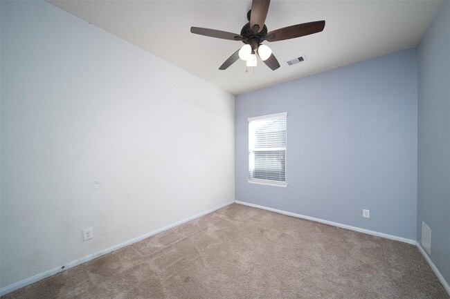 Building Photo - 26 Palmdale Ln