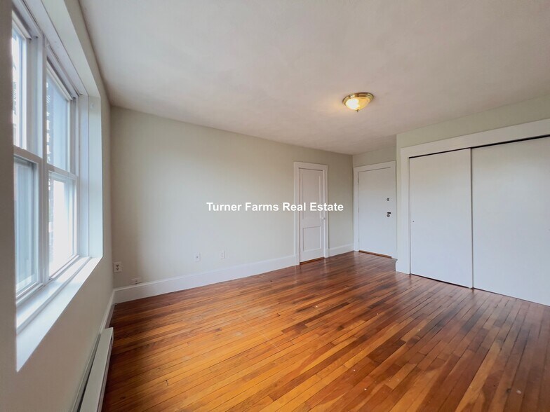 Building Photo - 402A Highland Ave